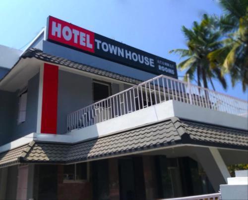 Hotel Sunday - Townhouse Club Airport Trivandrum 特里凡得琅 外观 照片