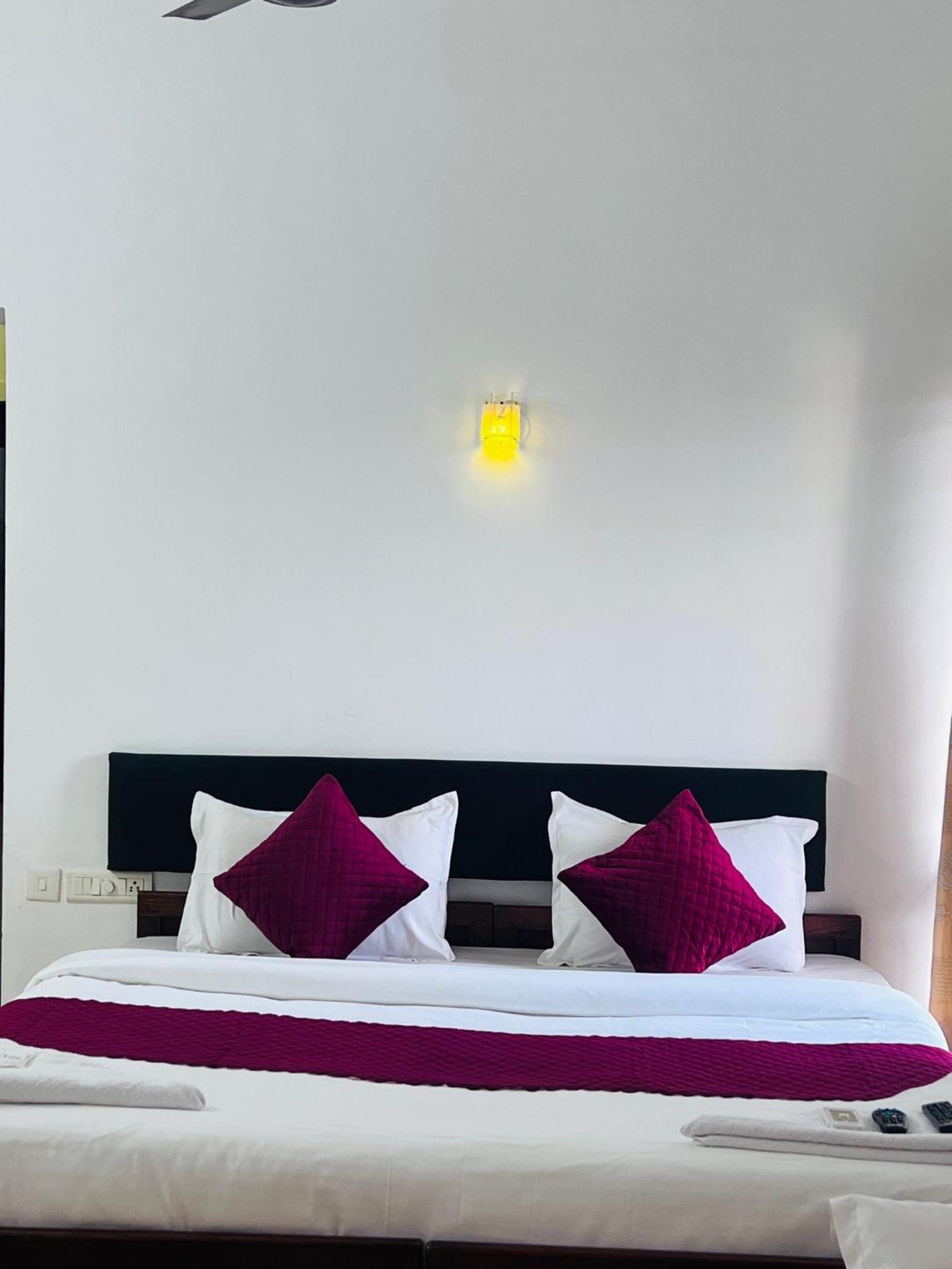 Hotel Sunday - Townhouse Club Airport Trivandrum 特里凡得琅 外观 照片
