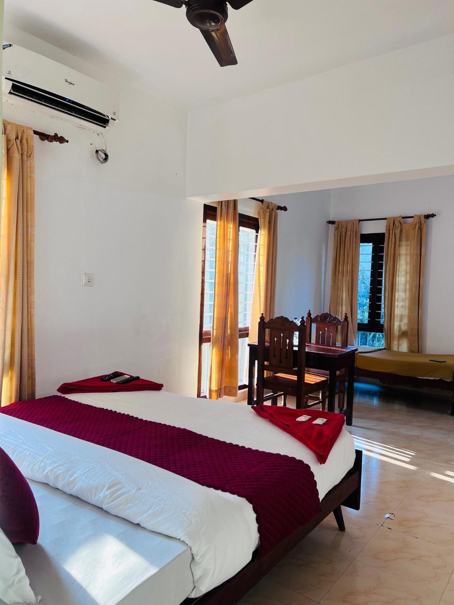 Hotel Sunday - Townhouse Club Airport Trivandrum 特里凡得琅 外观 照片