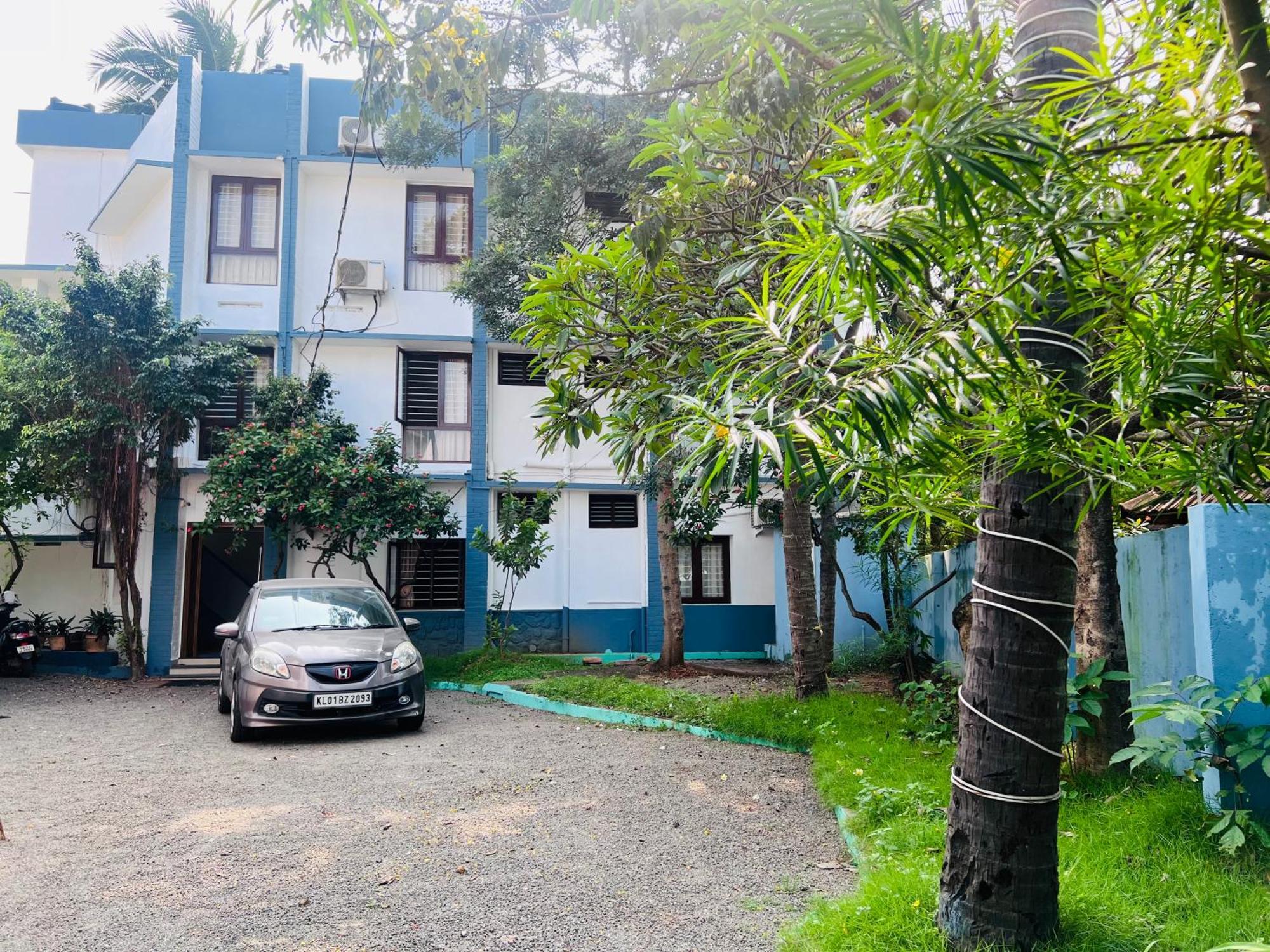Hotel Sunday - Townhouse Club Airport Trivandrum 特里凡得琅 外观 照片