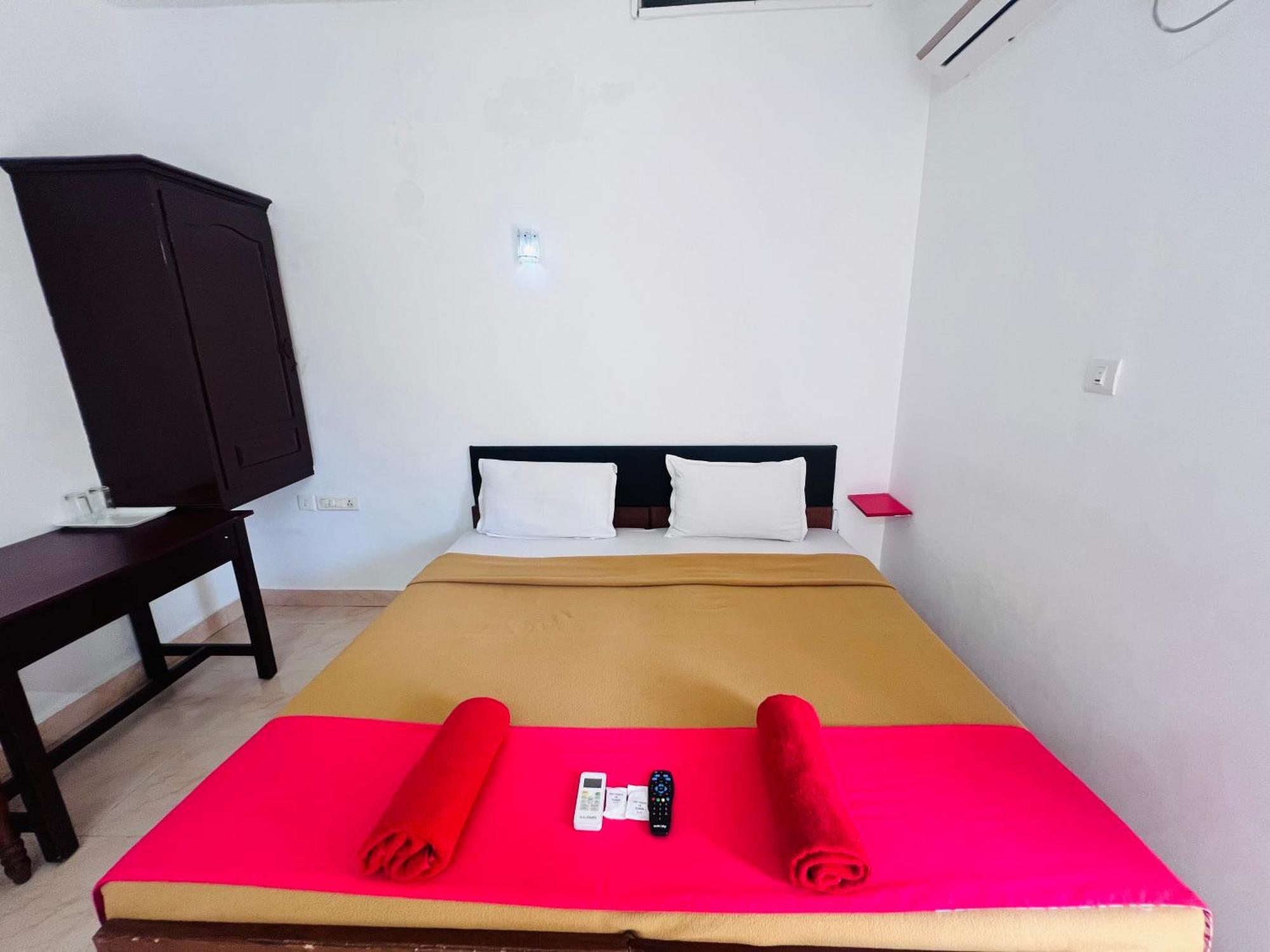 Hotel Sunday - Townhouse Club Airport Trivandrum 特里凡得琅 外观 照片
