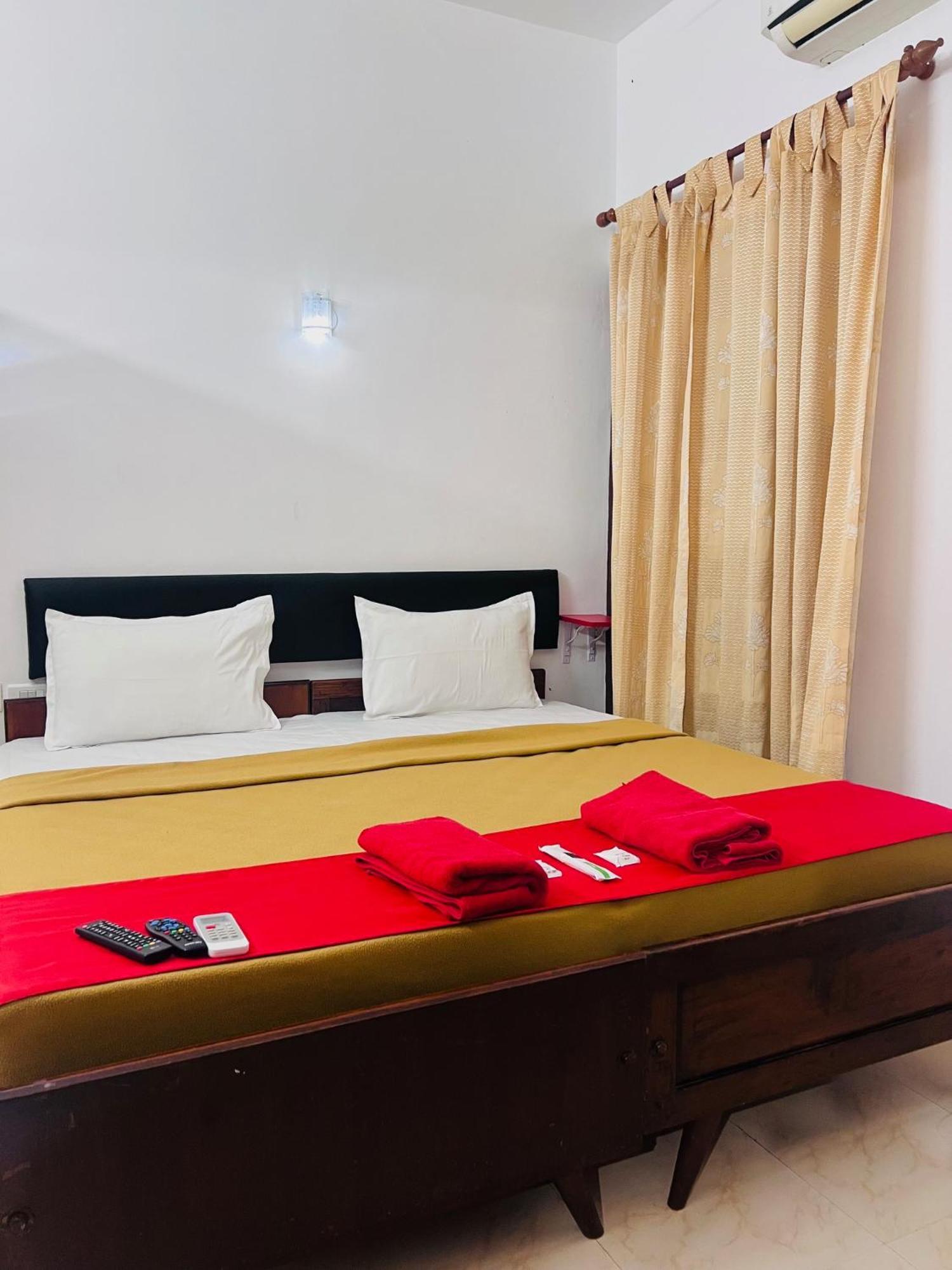Hotel Sunday - Townhouse Club Airport Trivandrum 特里凡得琅 外观 照片