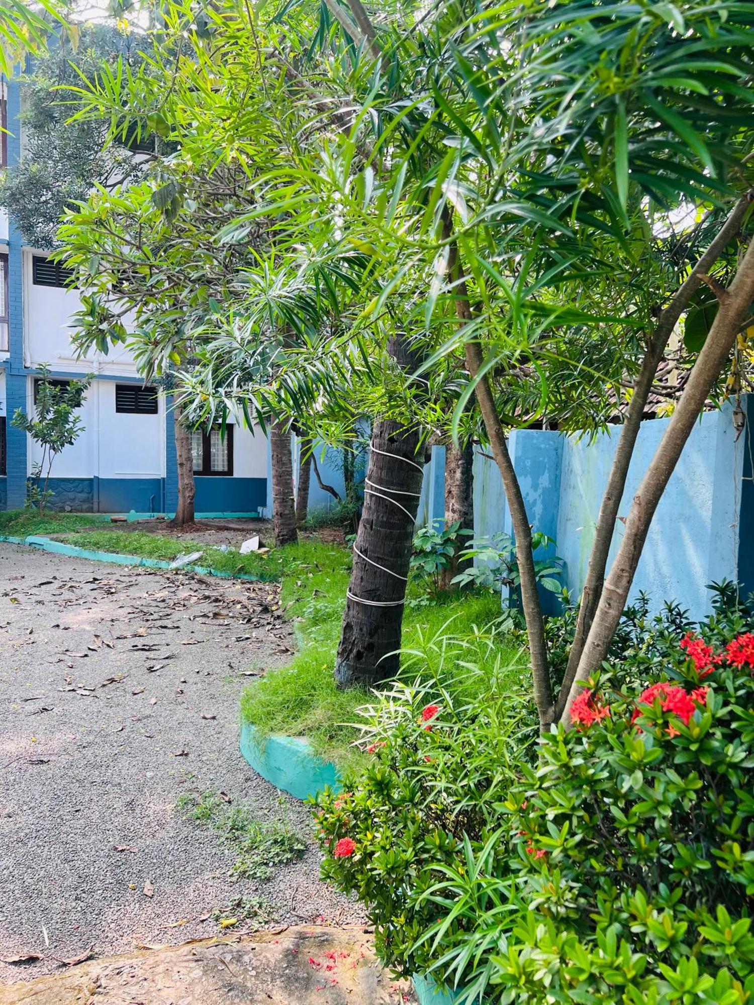 Hotel Sunday - Townhouse Club Airport Trivandrum 特里凡得琅 外观 照片