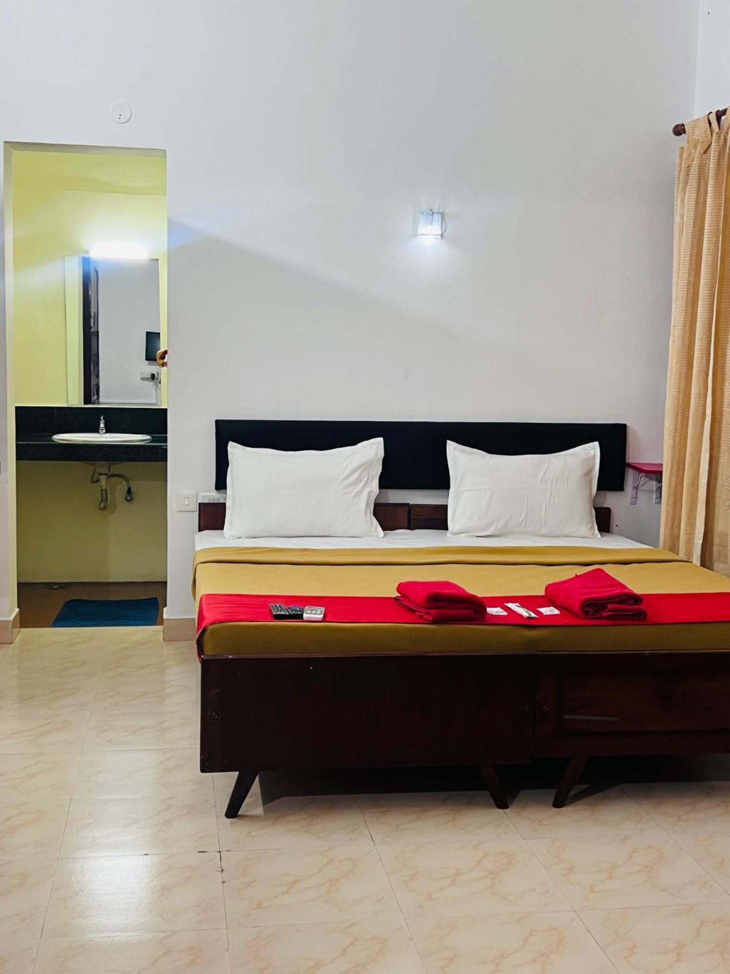 Hotel Sunday - Townhouse Club Airport Trivandrum 特里凡得琅 外观 照片