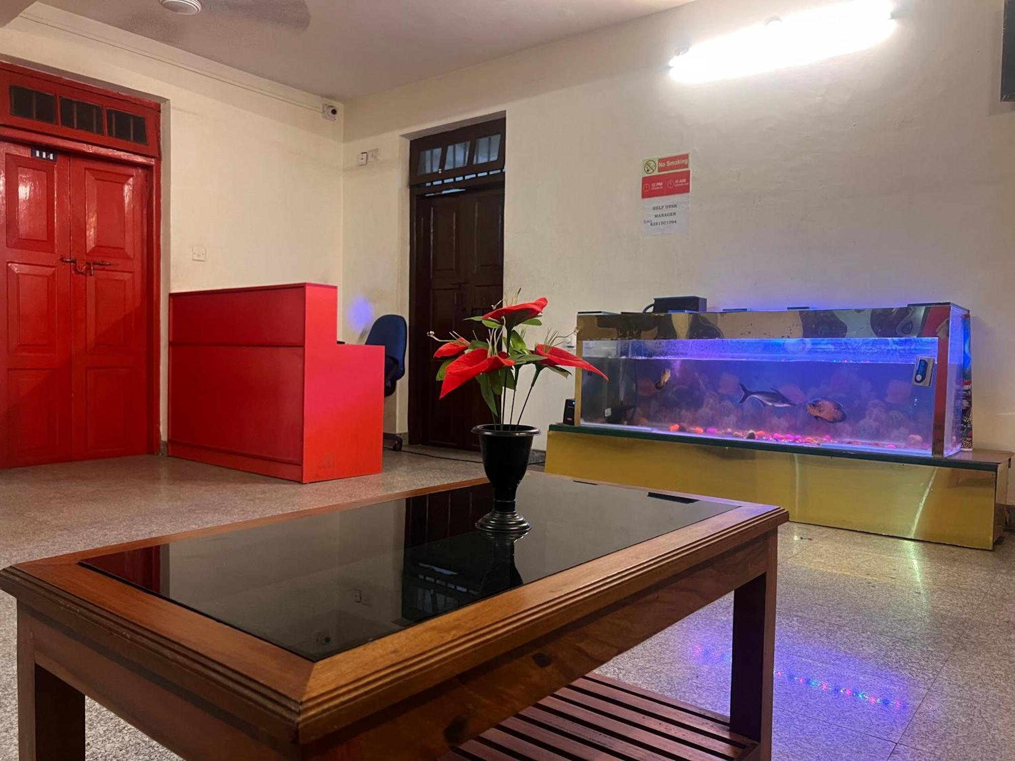 Hotel Sunday - Townhouse Club Airport Trivandrum 特里凡得琅 外观 照片