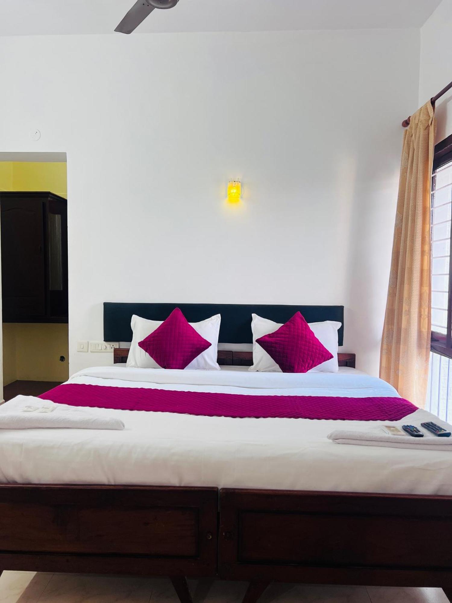 Hotel Sunday - Townhouse Club Airport Trivandrum 特里凡得琅 外观 照片