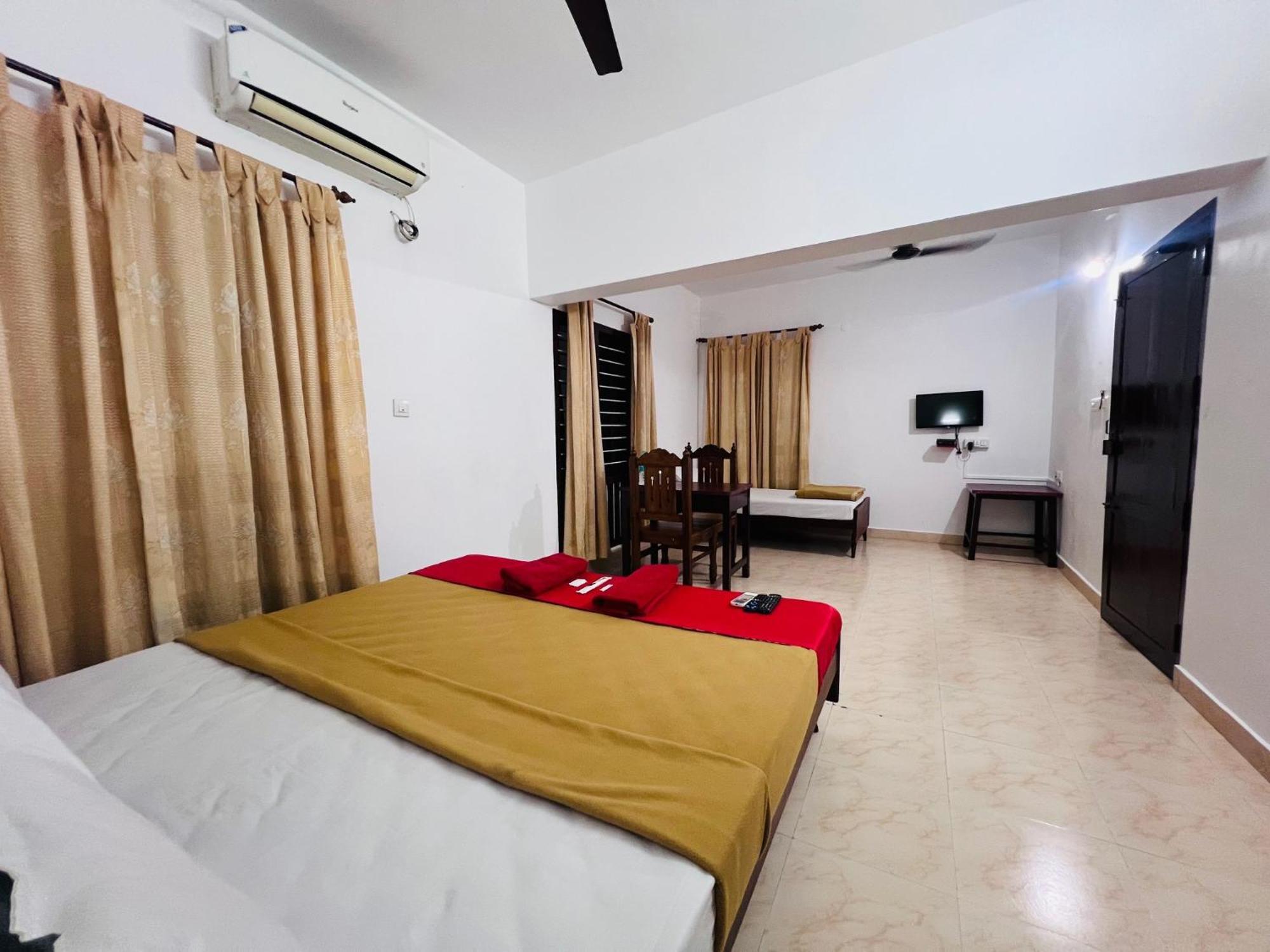 Hotel Sunday - Townhouse Club Airport Trivandrum 特里凡得琅 外观 照片