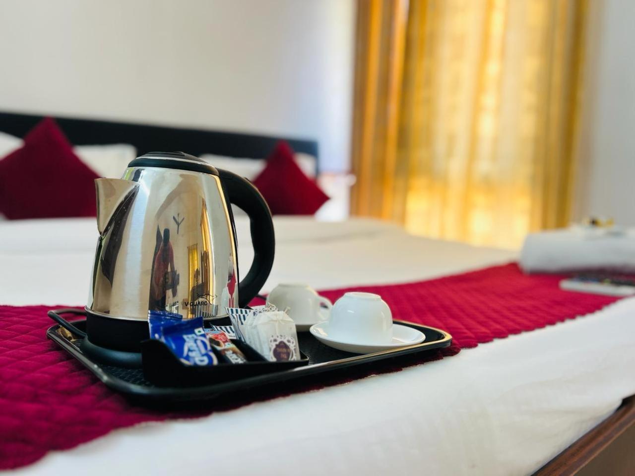 Hotel Sunday - Townhouse Club Airport Trivandrum 特里凡得琅 外观 照片