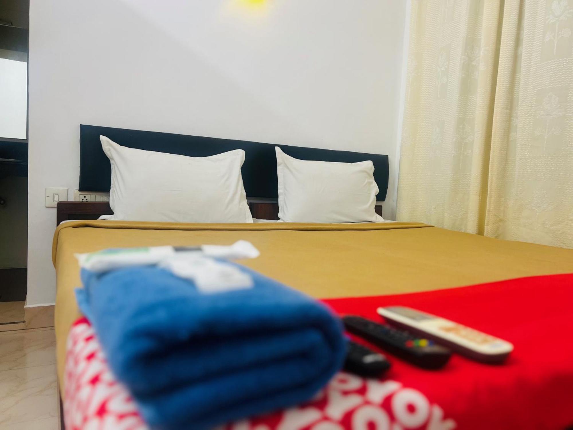 Hotel Sunday - Townhouse Club Airport Trivandrum 特里凡得琅 外观 照片