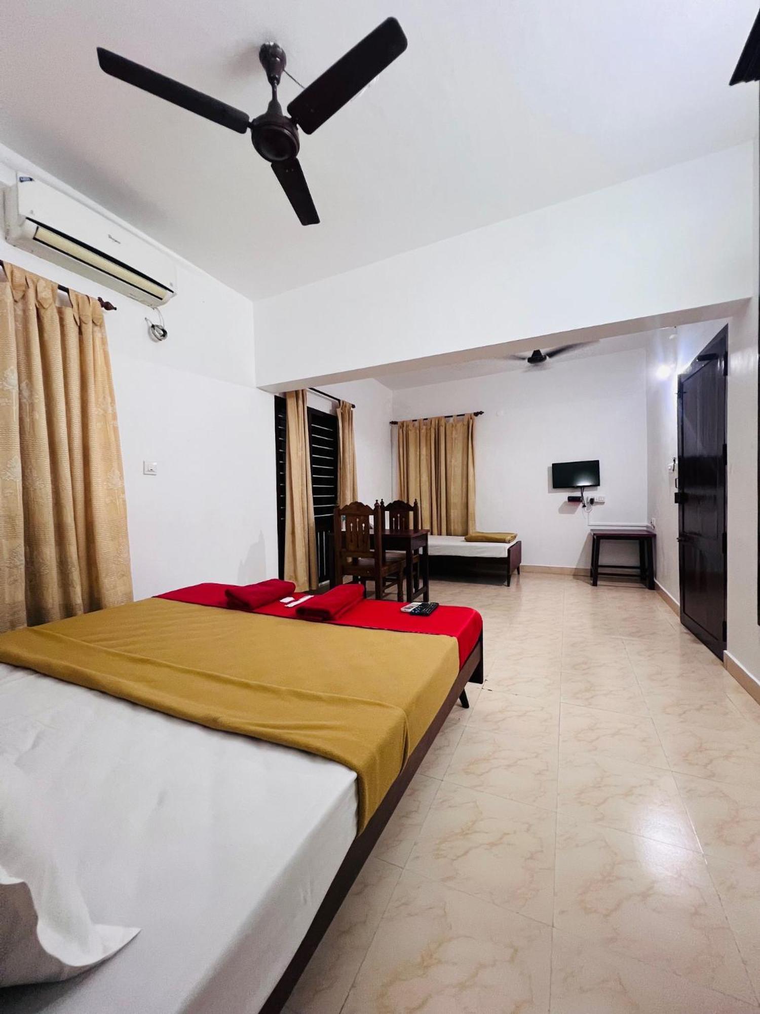 Hotel Sunday - Townhouse Club Airport Trivandrum 特里凡得琅 外观 照片
